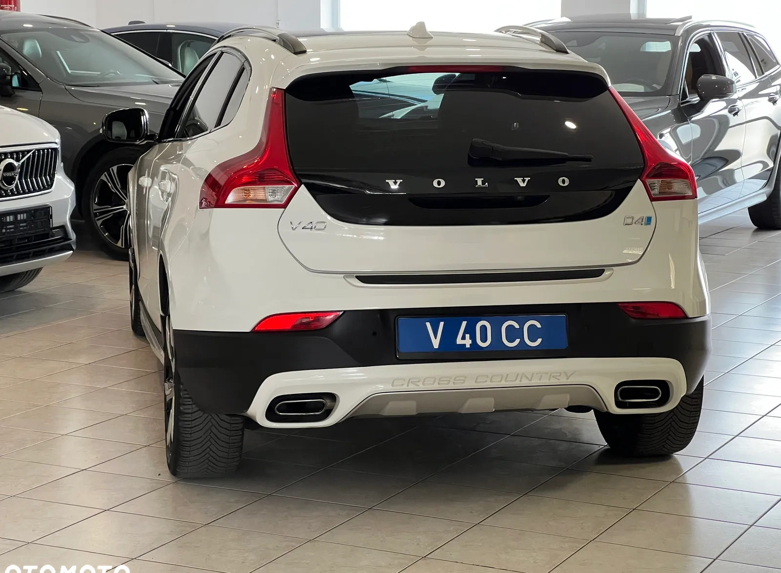 Volvo V40 cena 85900 przebieg: 142000, rok produkcji 2016 z Pilawa małe 562